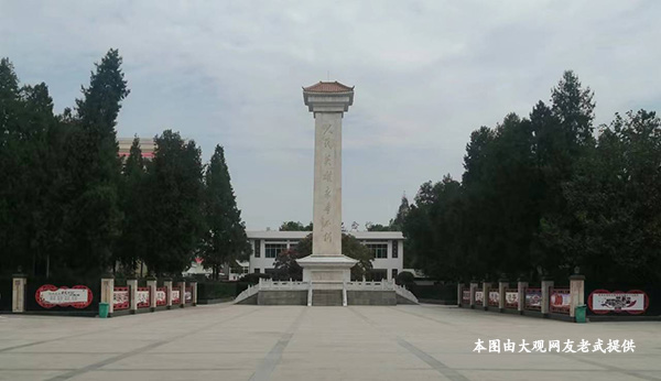 邓州烈士陵园.jpg